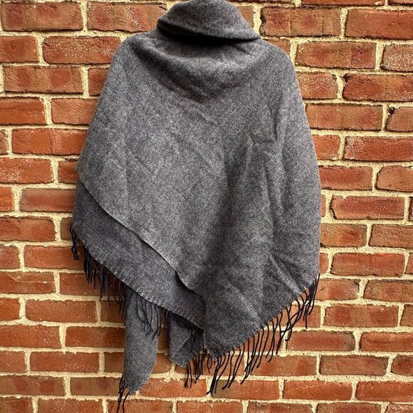 Ann Taylor Fringe Poncho Shawl Wrap Cardigan fringe blue ONE SIZE NEW - Picture 6 of 8